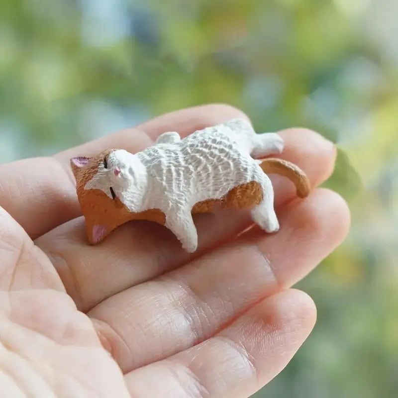 Hand-Painted Mini Cat Desk Figurines 😺